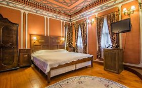 Old Legends Hotel